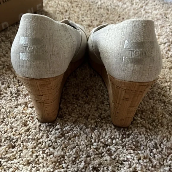 Toms Wedge Shoes 6.5 - Picture 6 of 7